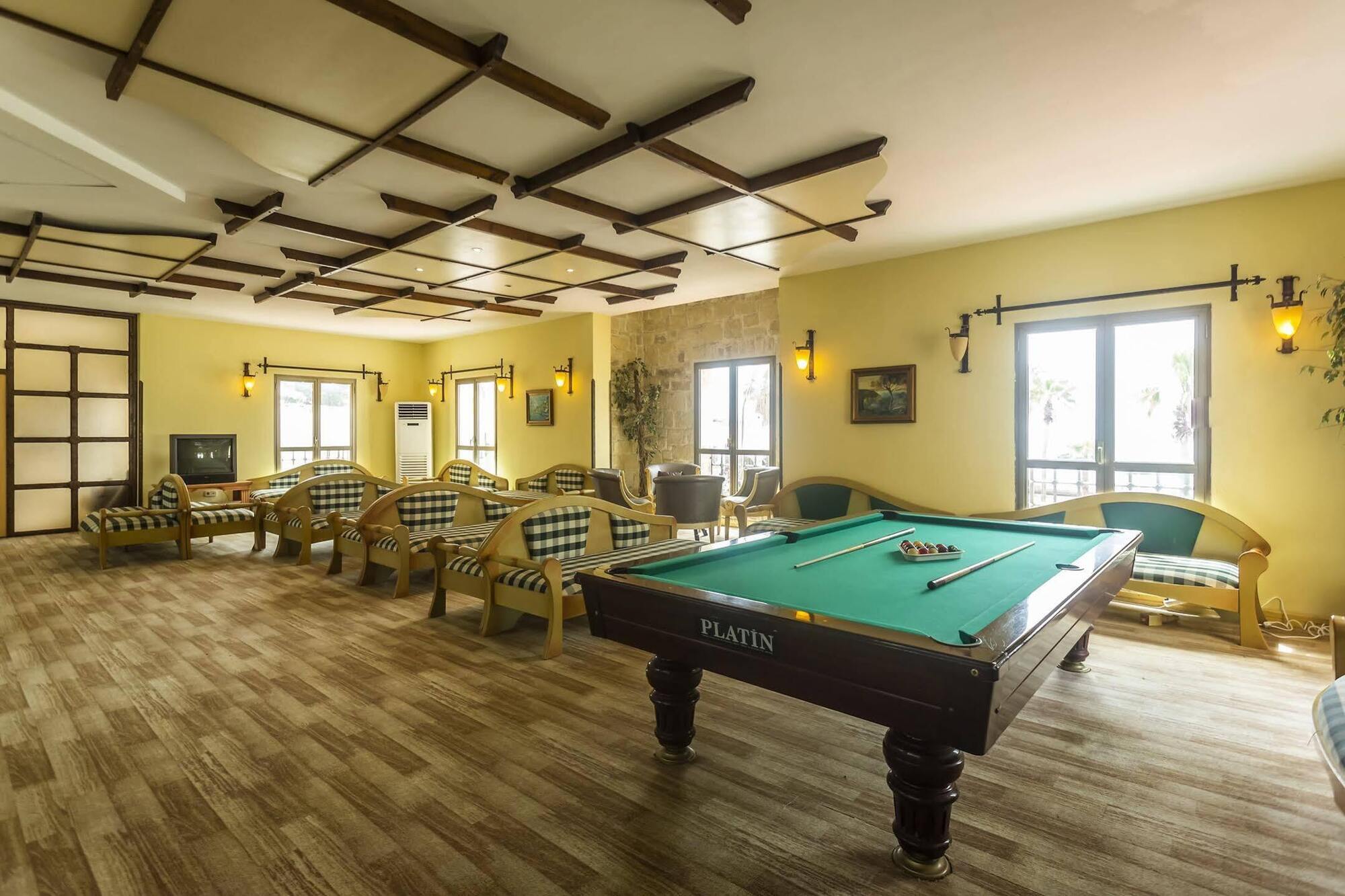 Ladonia Onderhan Hotel