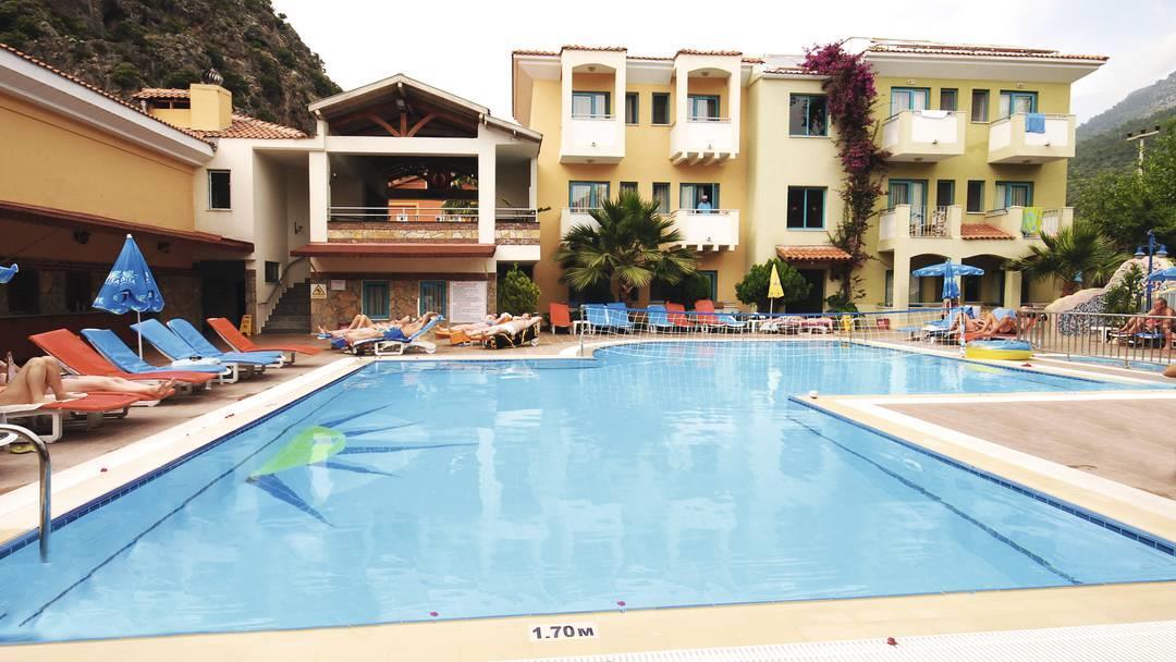 Hotel Montebello Deluxe 3*