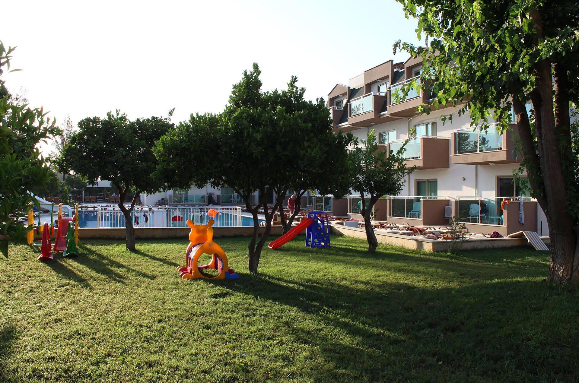 Hotel Monna Roza Garden 4*