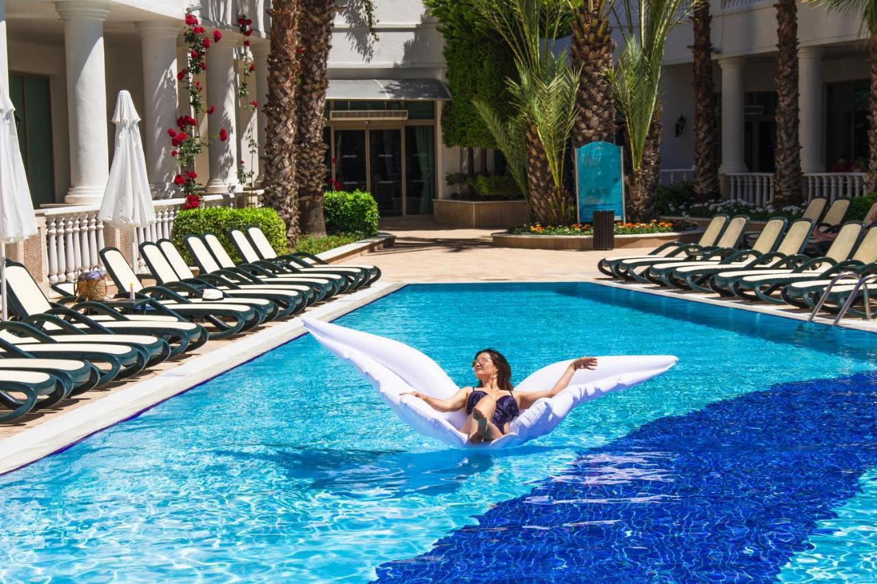 Resort Alba Queen Side