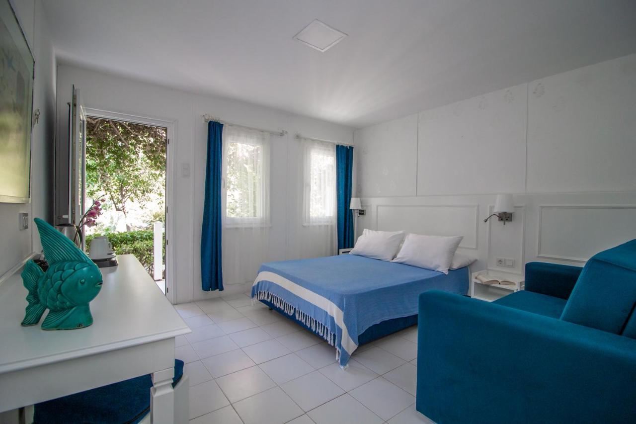 Blue & White 3*