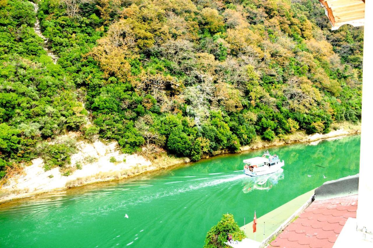 Hill River