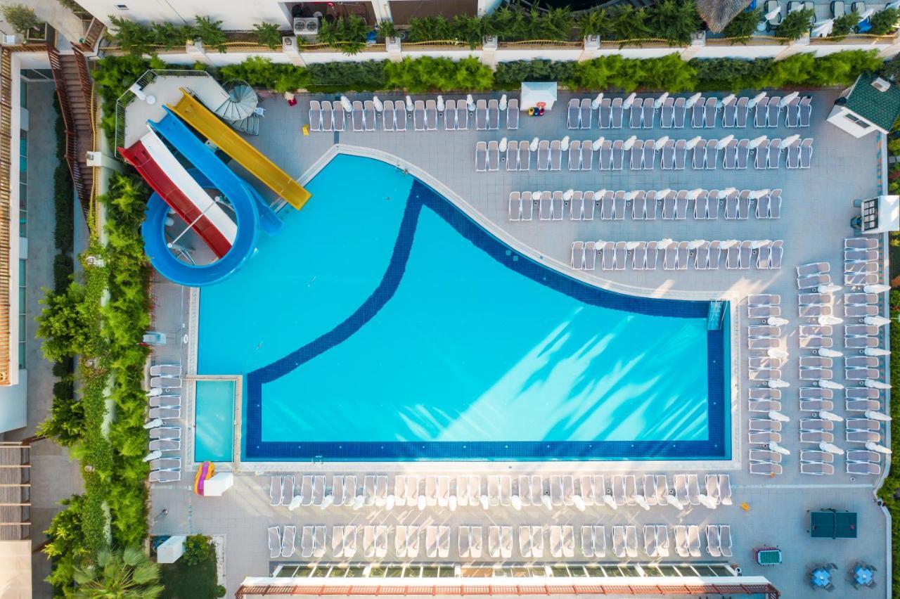 Royal Palace Resort Side
