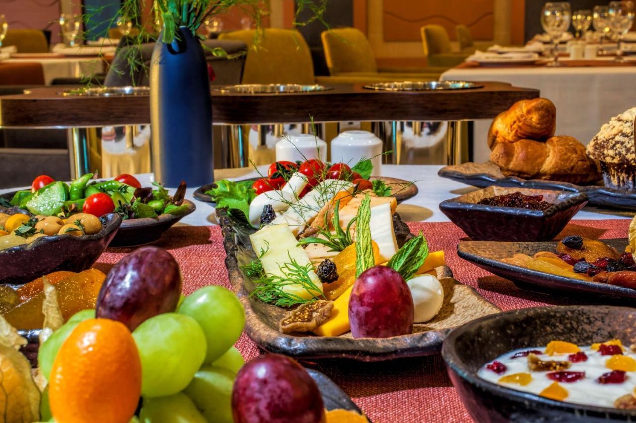 Radisson Blu Hotel, Hotel