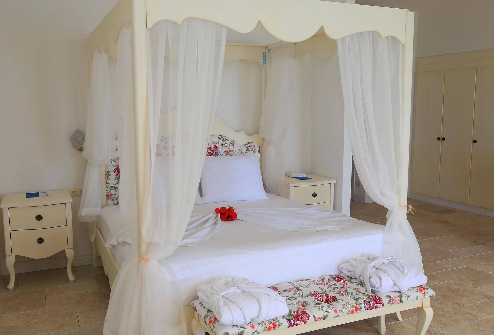 Ceshme Hotel 3*