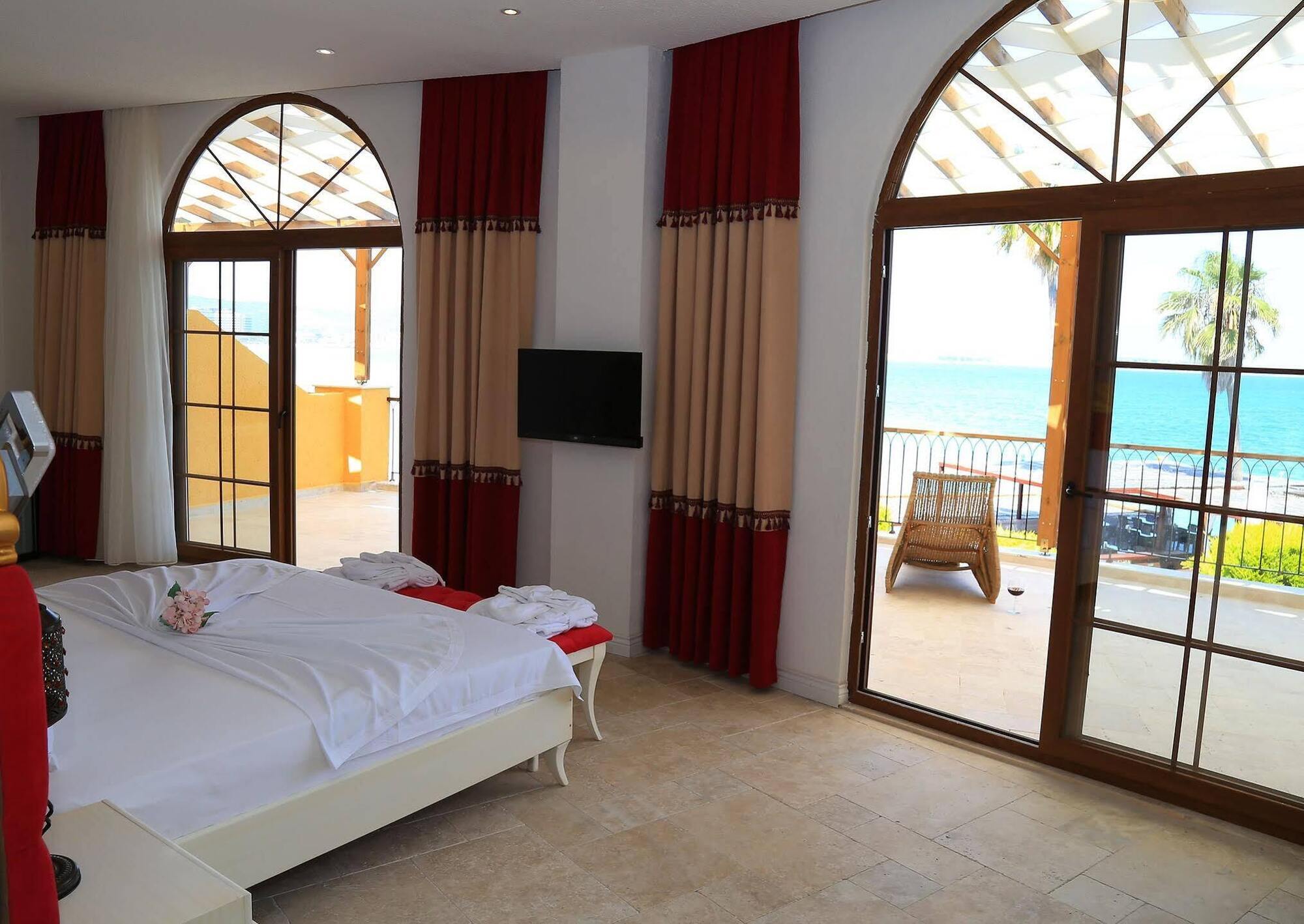Ceshme Hotel