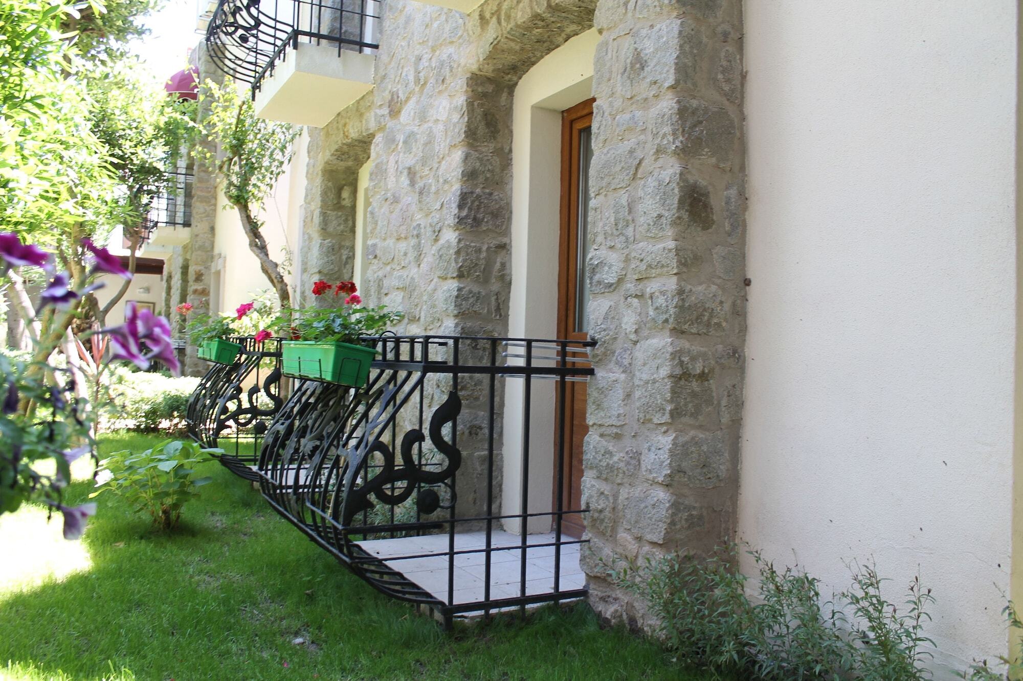 Bella Garden 4* Golturkbuku