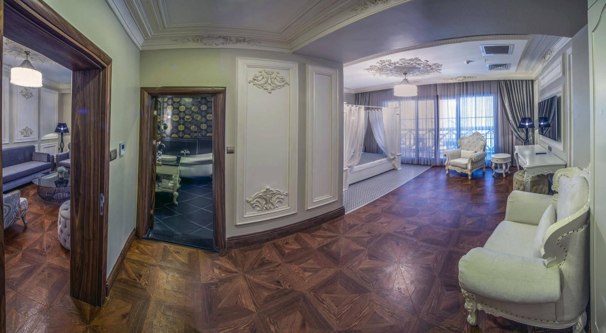 Babillon & Restaurant Hotel 5*