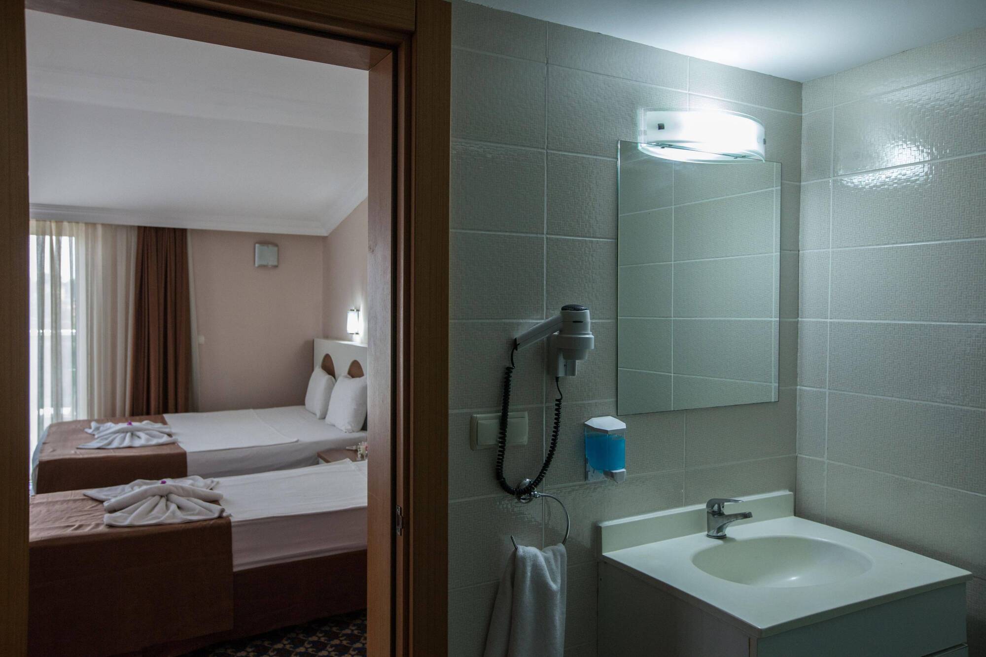 Hotel Monna Roza Garden 4*