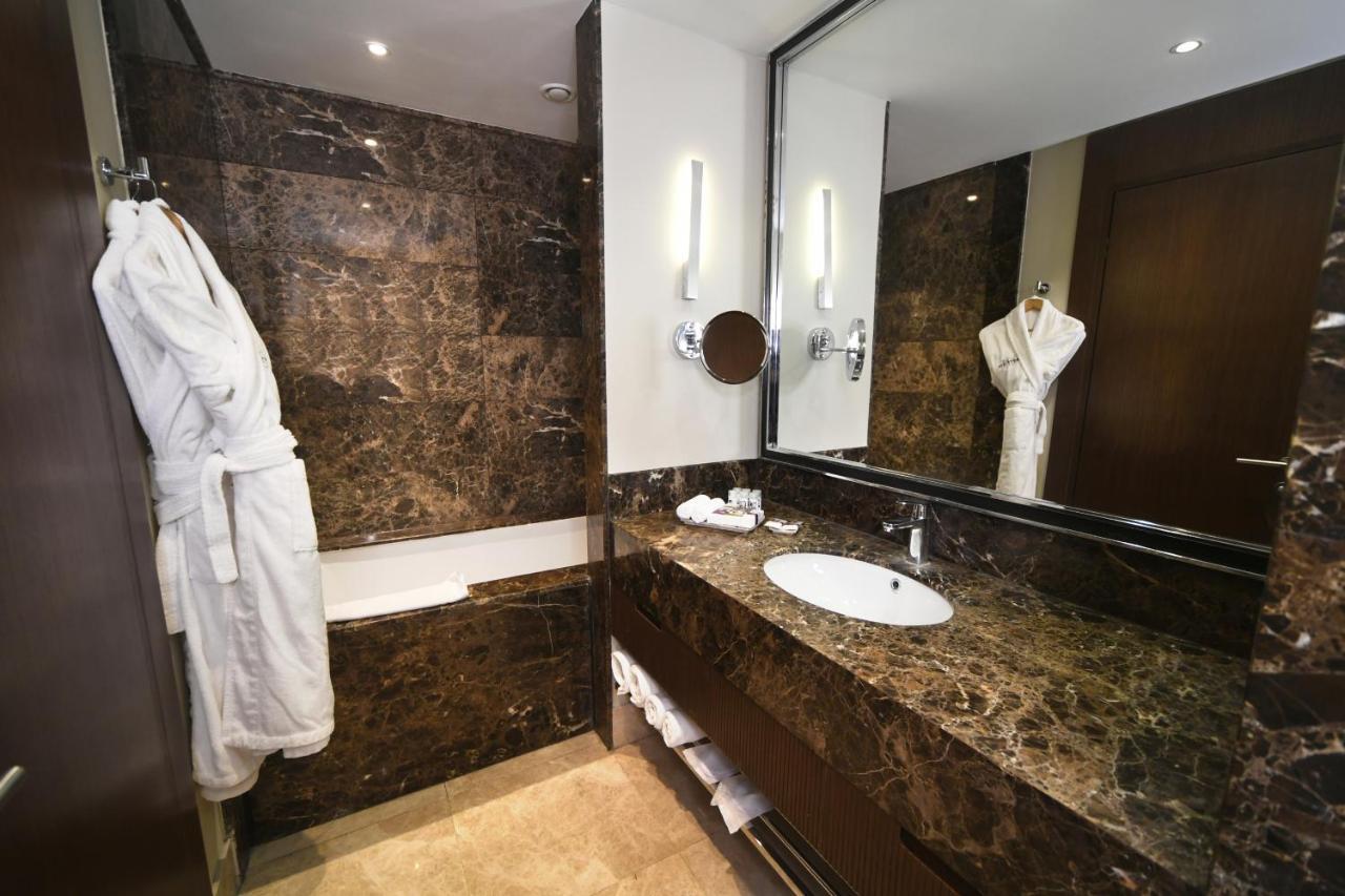 Mercure West & Convention Center 5*