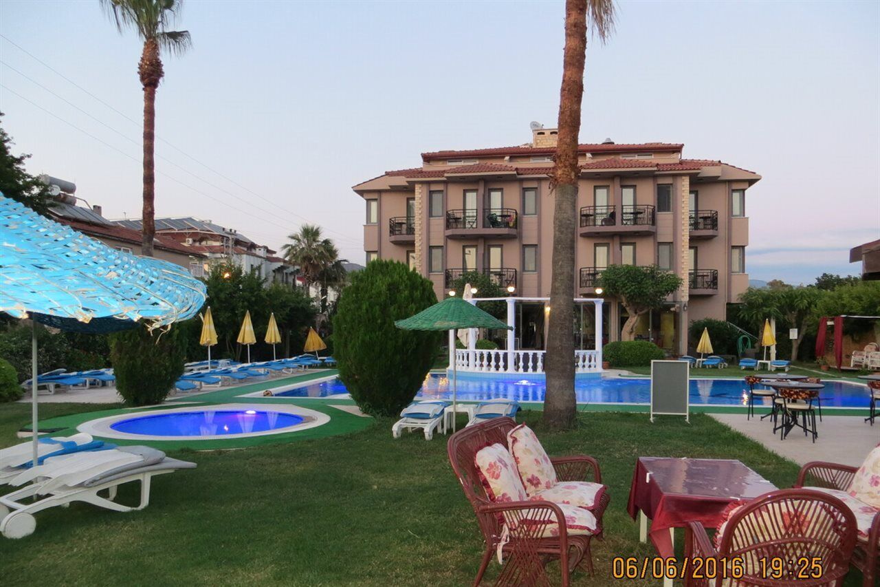Hotel Golden Moon