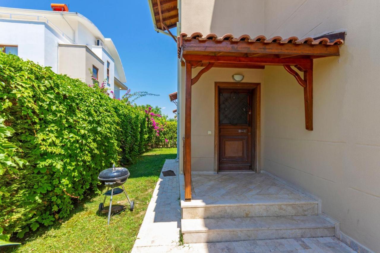 Paradise Town Hadrian 100 Mbps Free Wifi Villa