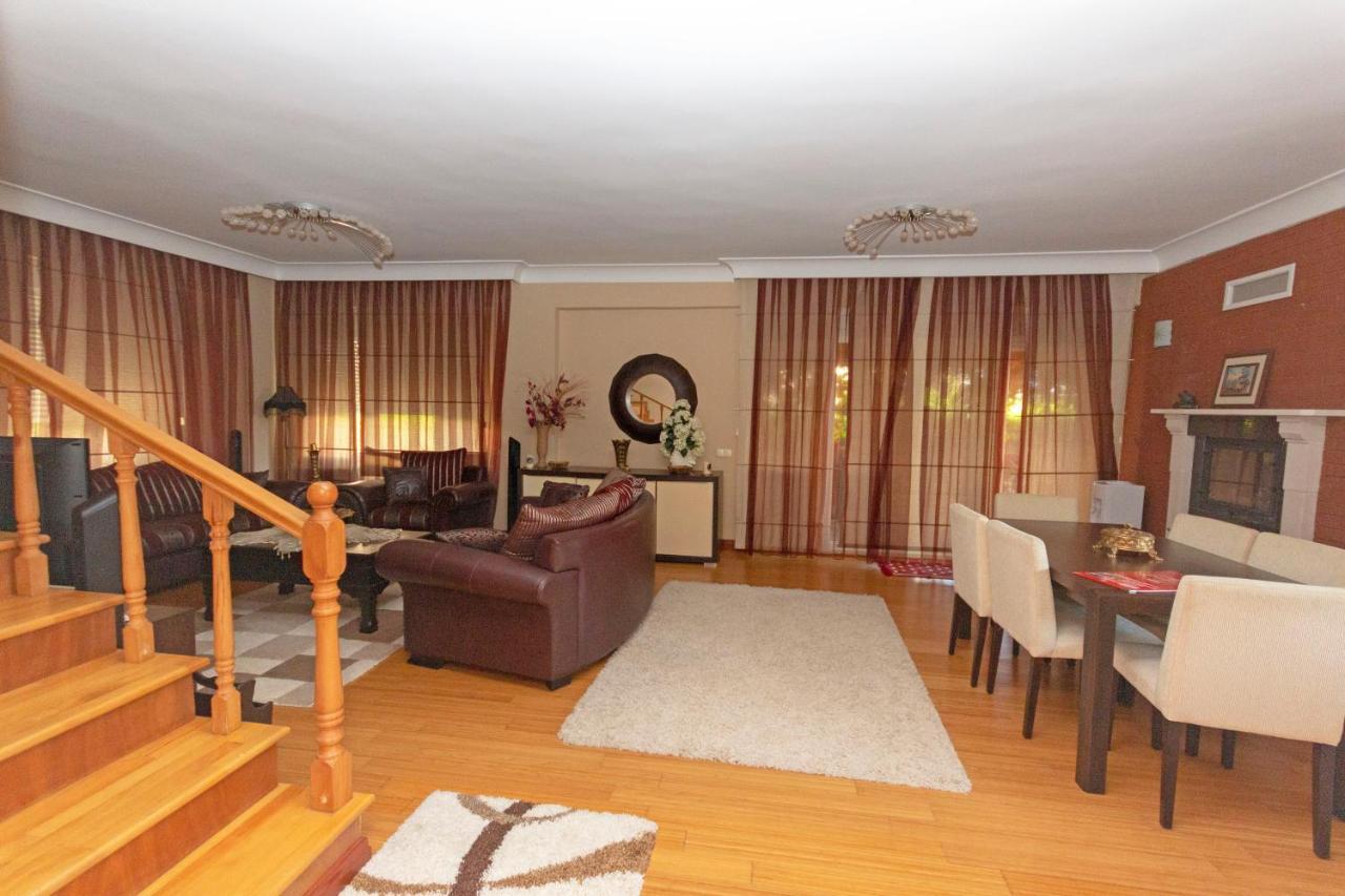 Villa Paradise Town Hadrian 100 Mbps Free Wifi