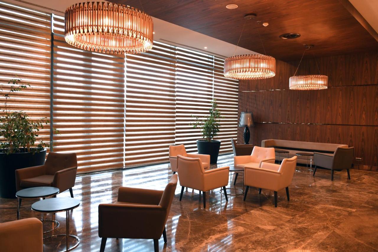 Mercure West & Convention Center Hotel 5*