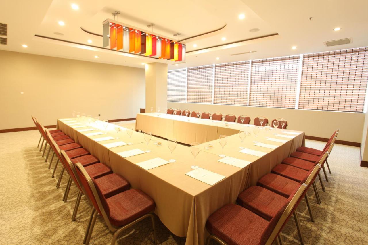 Nevali & Convention Center Hotel 5*