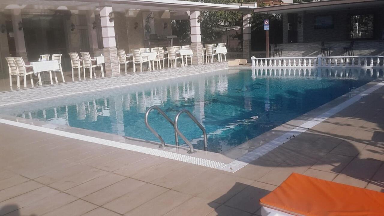 Adahan Hotel *