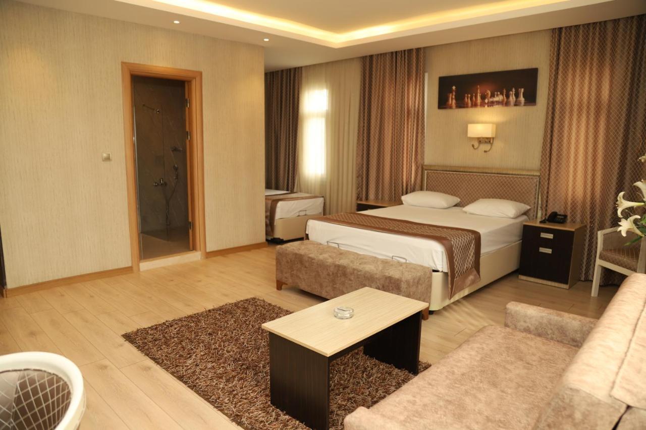 Othello 3*