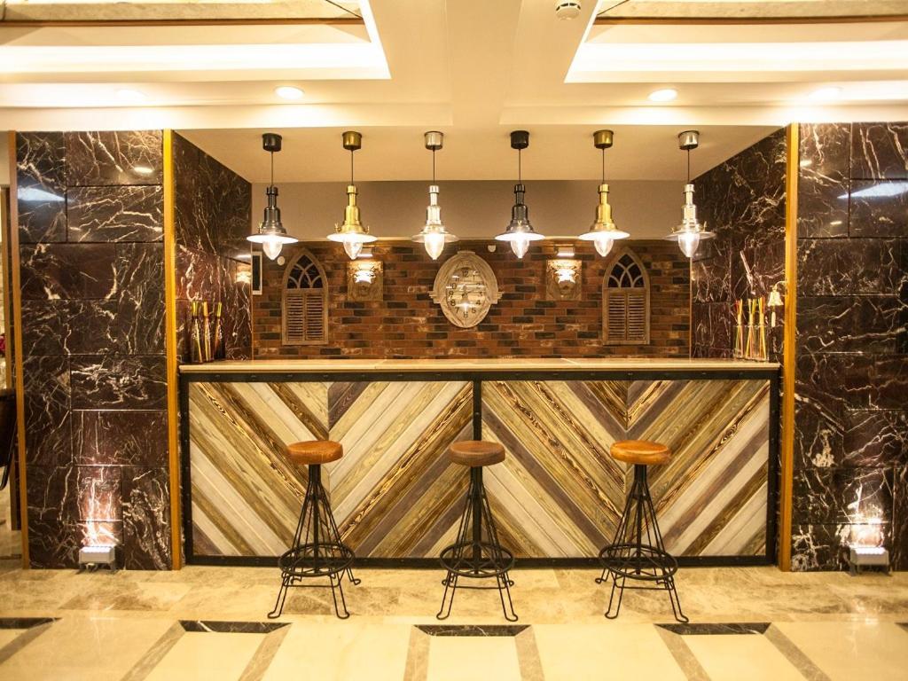 Lion Park & Hotel Aydin