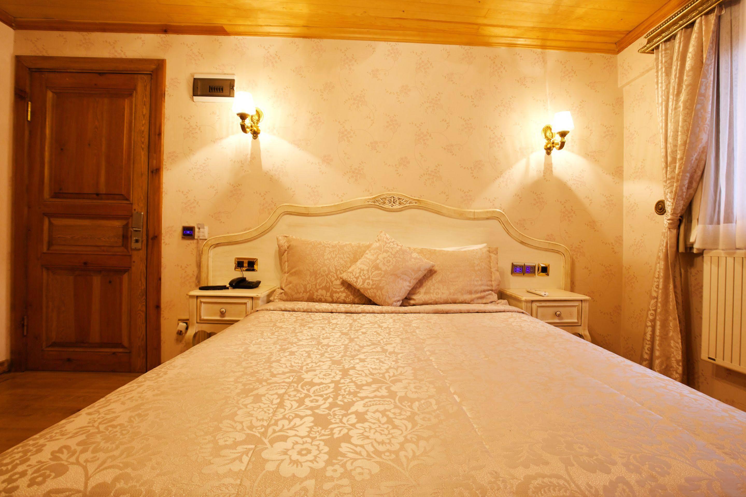 Ada Palas Buyukada Hotel 4*