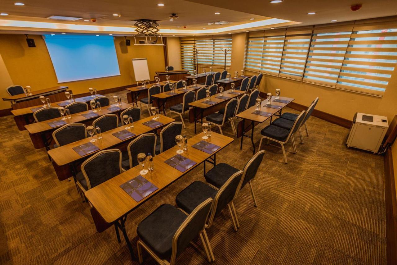 Radisson Blu Hotel, Hotel