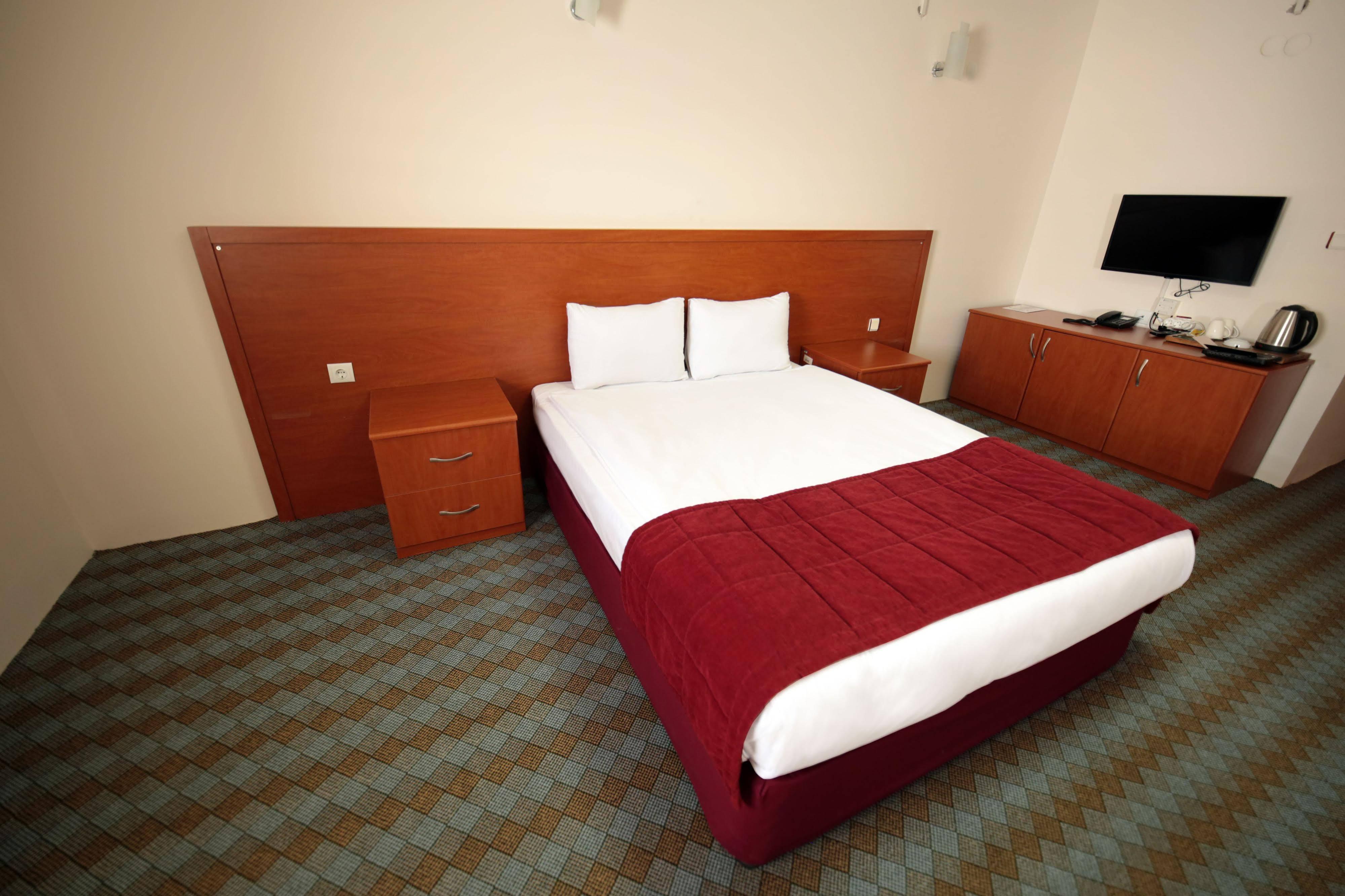 Hotel Hill 3*