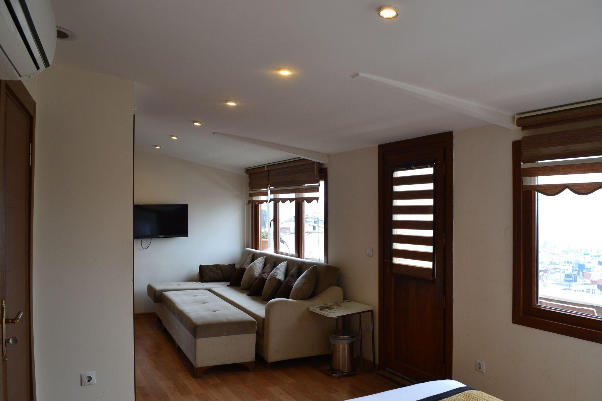 Hotel Seven Days -