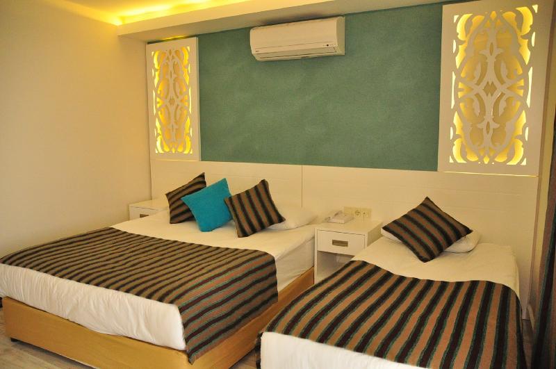 Aura Boutique Hotel 3*