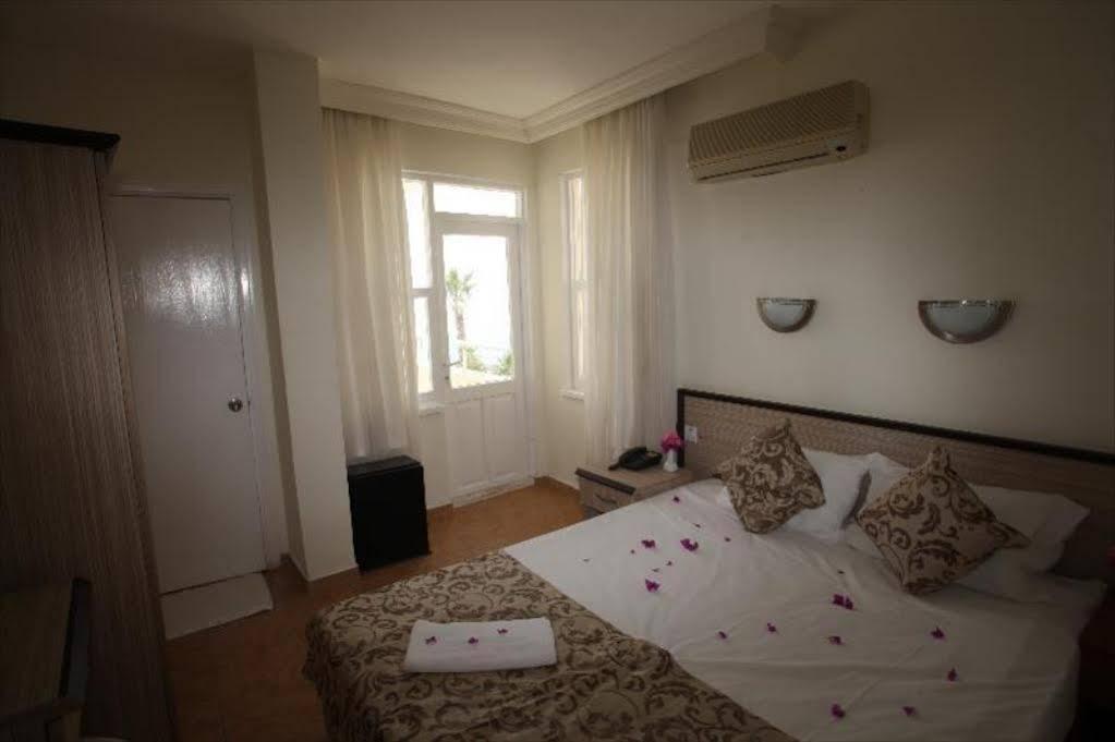Europa Beach Hotel 3*