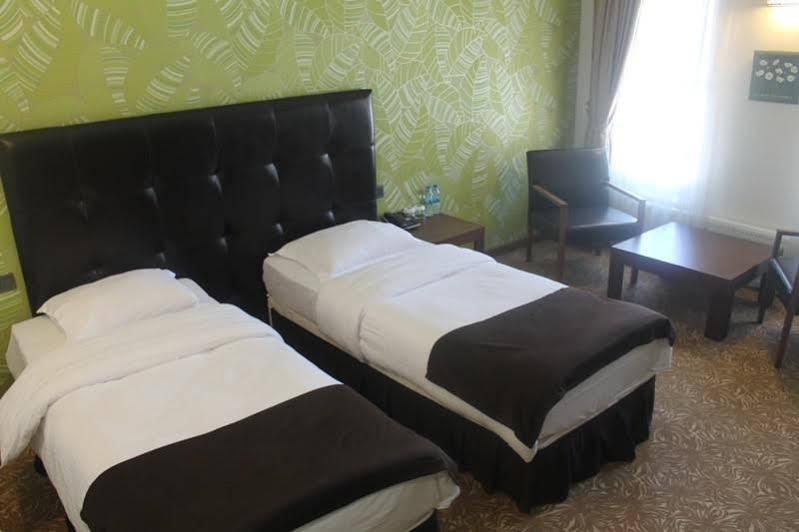 Highway Hotel