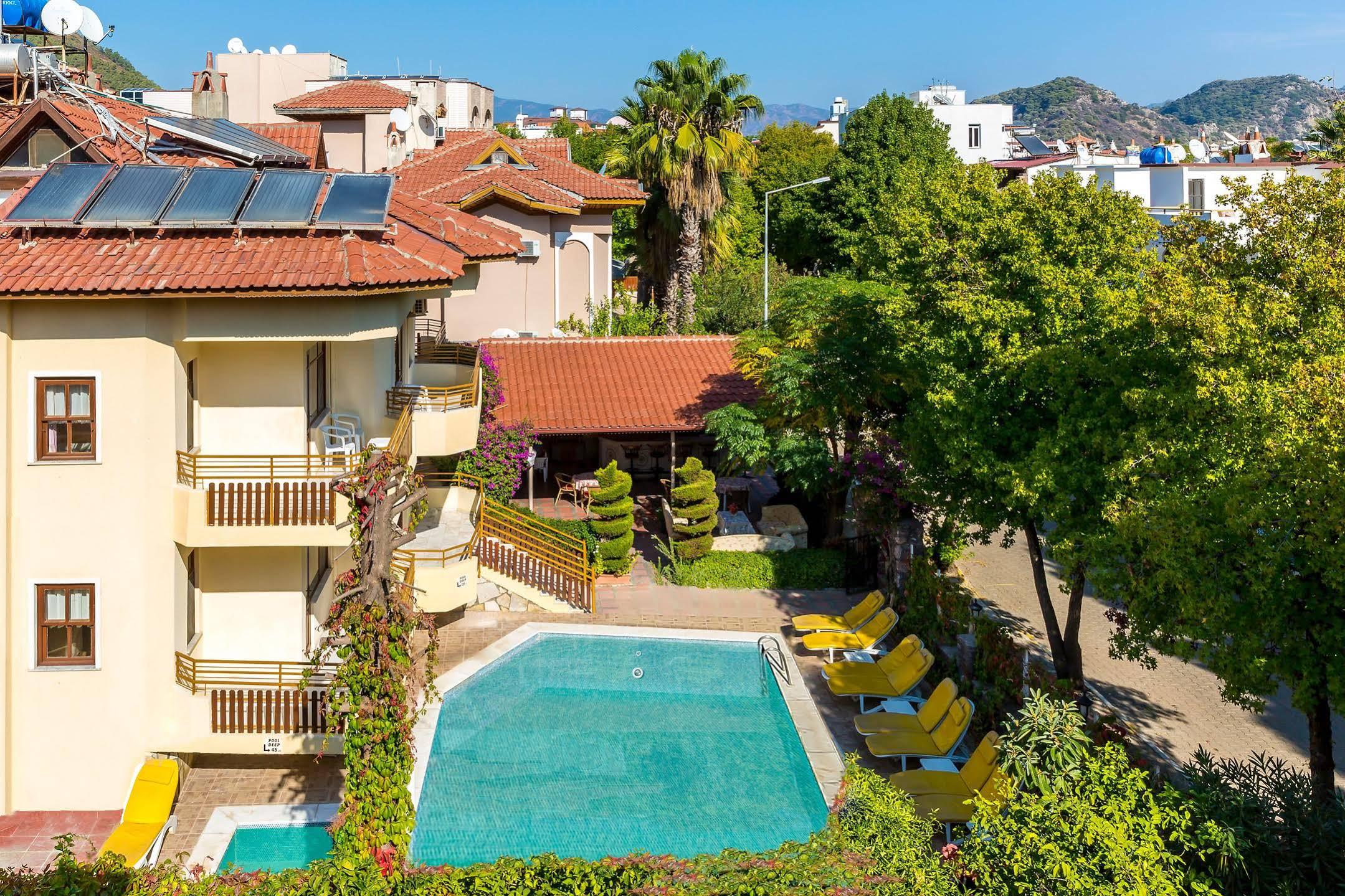 Uestuen Aparthotel 3*