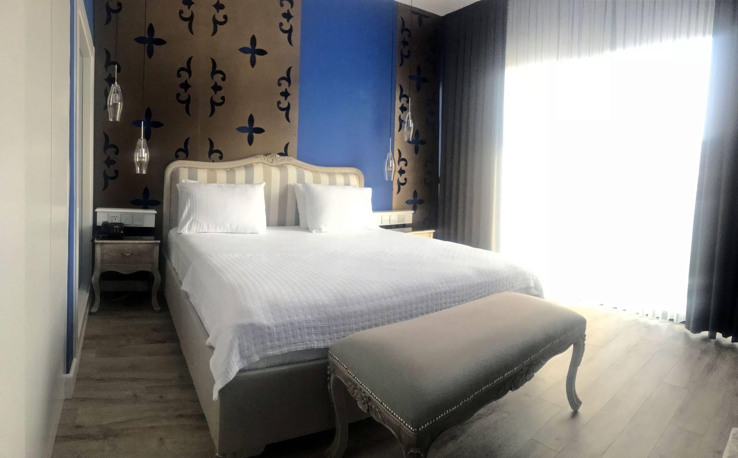 Ferush Boutique Hotel *