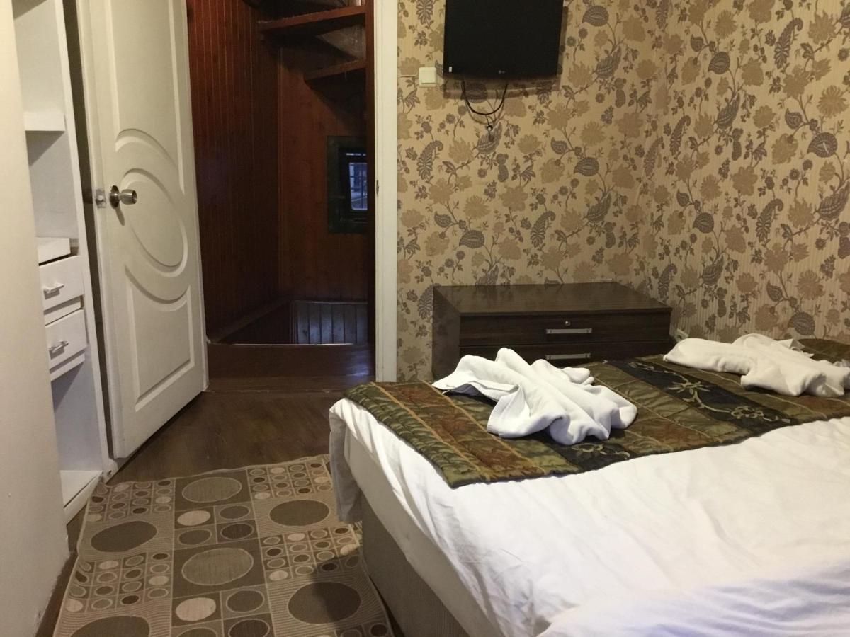 Divan Wooden Bed & Breakfast *