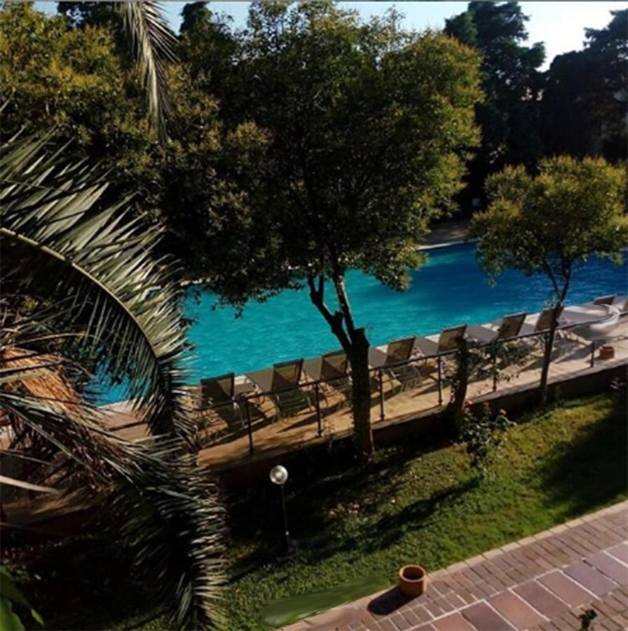 Iris & Hotel 4*
