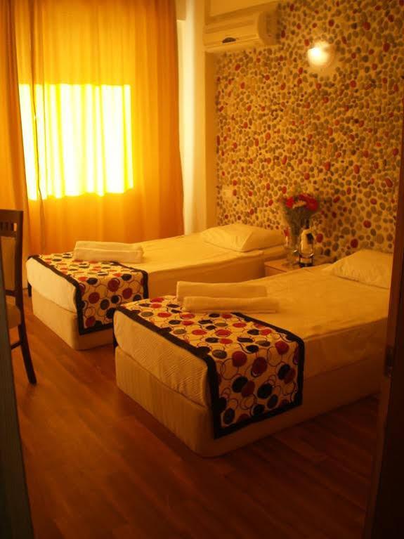 Skys Hotel 3*