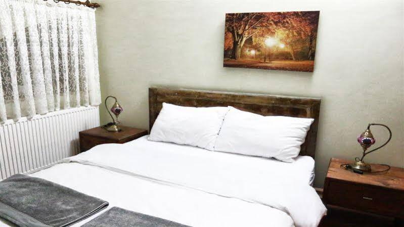 Hotel Uchisarstonehouse *