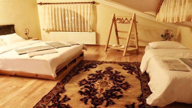 Uchisarstonehouse Hotel *