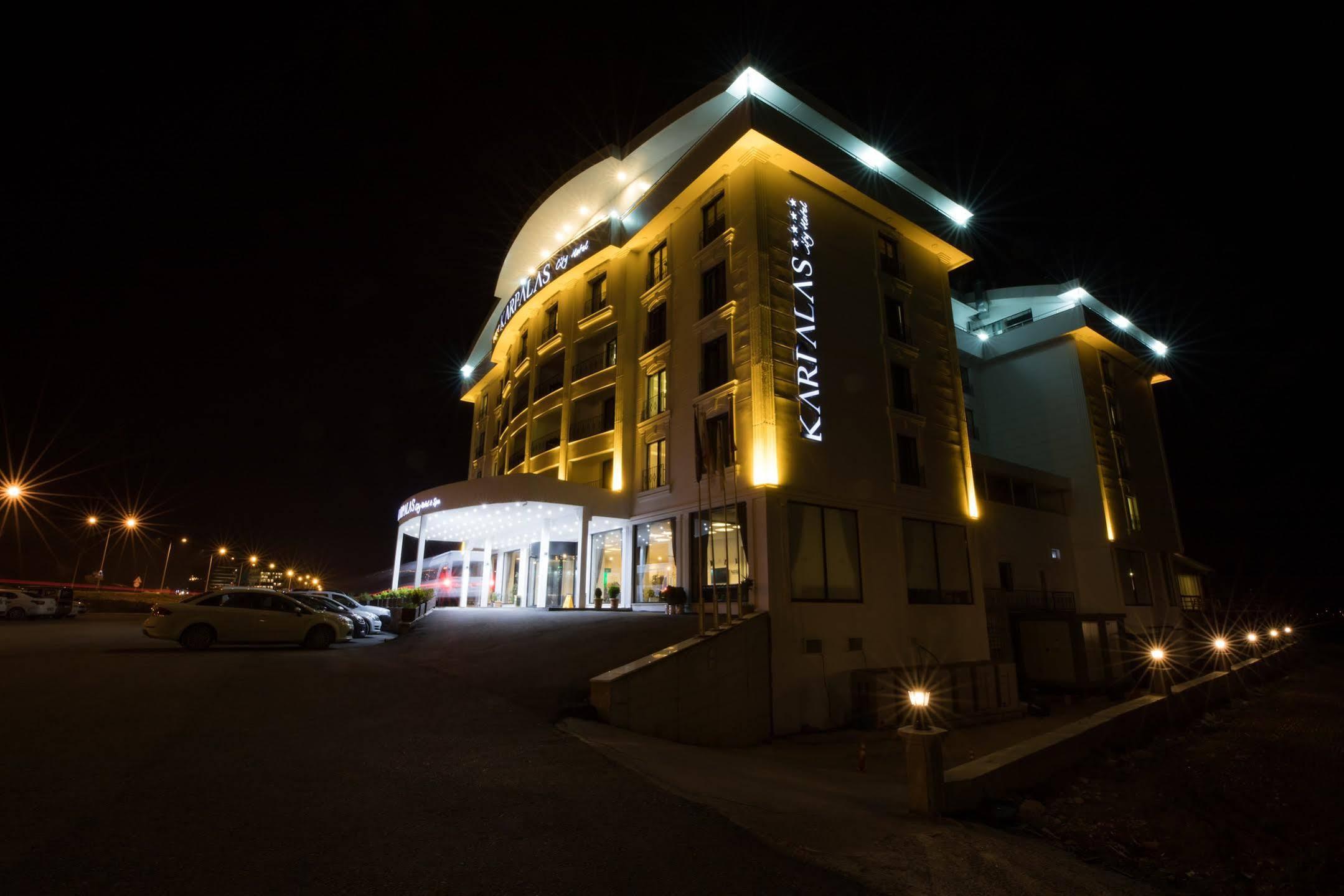 Karpalas & Hotel
