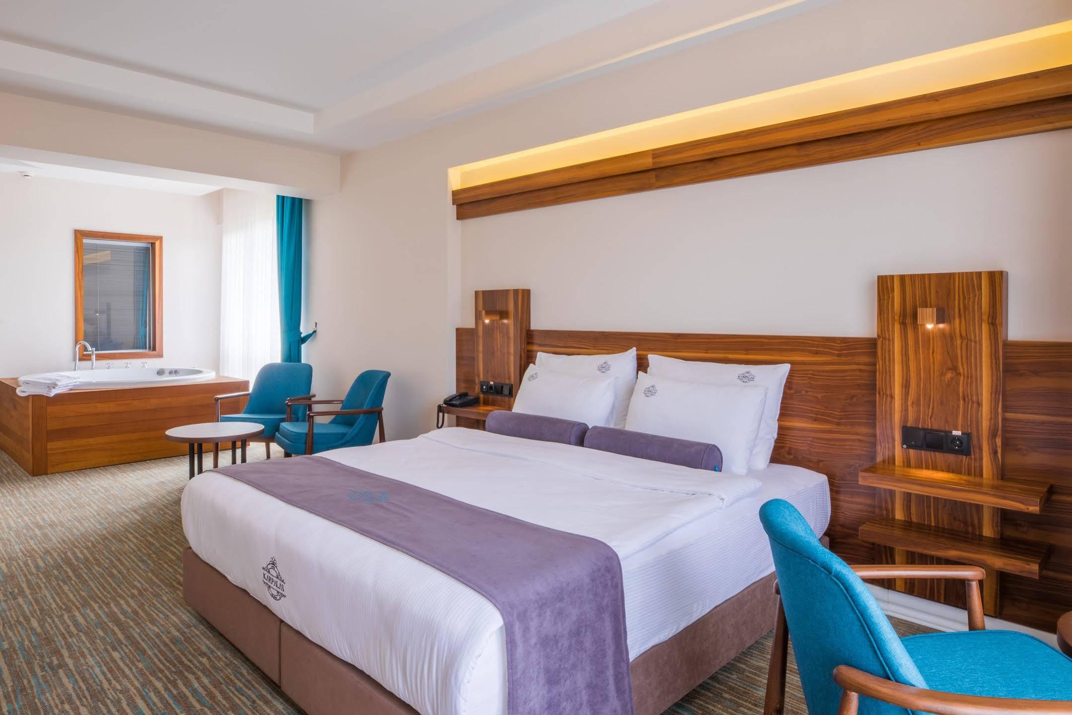 Karpalas & Hotel 4*