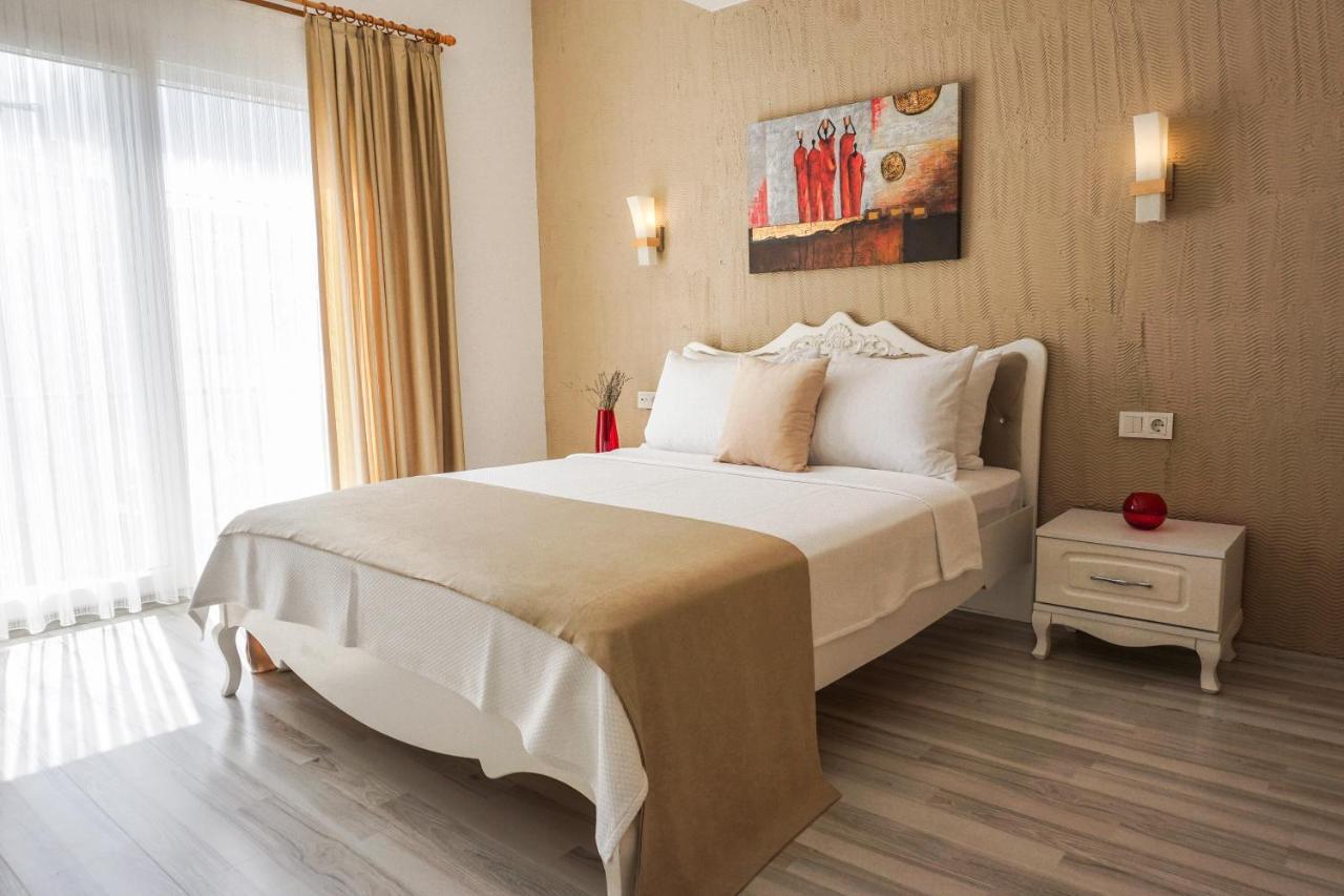 716 Hotel