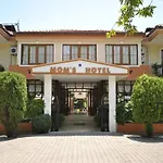 Mg Moms Hotel