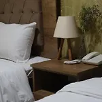 Big Molls Hotel
