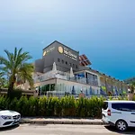 Rich Melissa Hotel