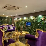 Hotel S White