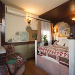 Hotel Empress Zoe