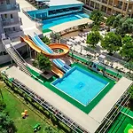 Catty Cats Garden Hotel