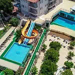 Catty Cats Garden Hotel