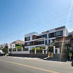 Neko Hotel