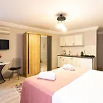 Sirena\'S Suites