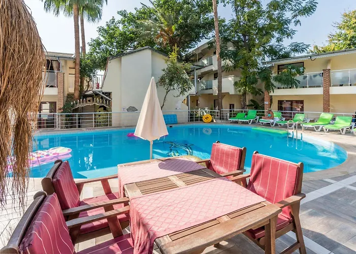 Tropic Beach Club & Resort - Side