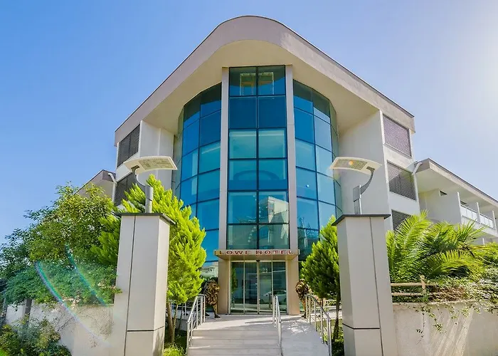 Hotel Side Lowe